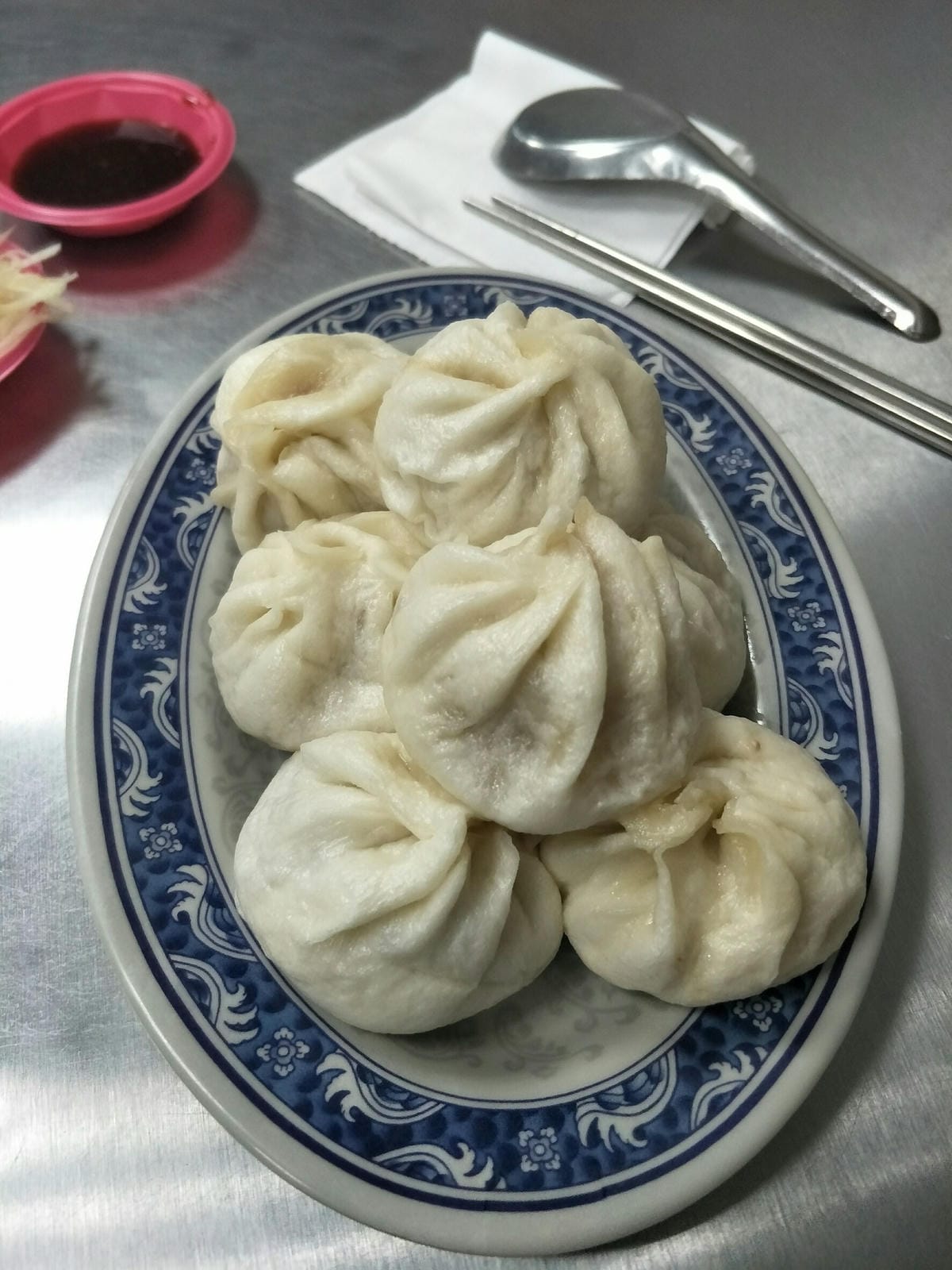 (新北板橋美食)板橋小籠包~超人氣蒸餃以及煉乳酥皮燒,湳雅夜市正對面
