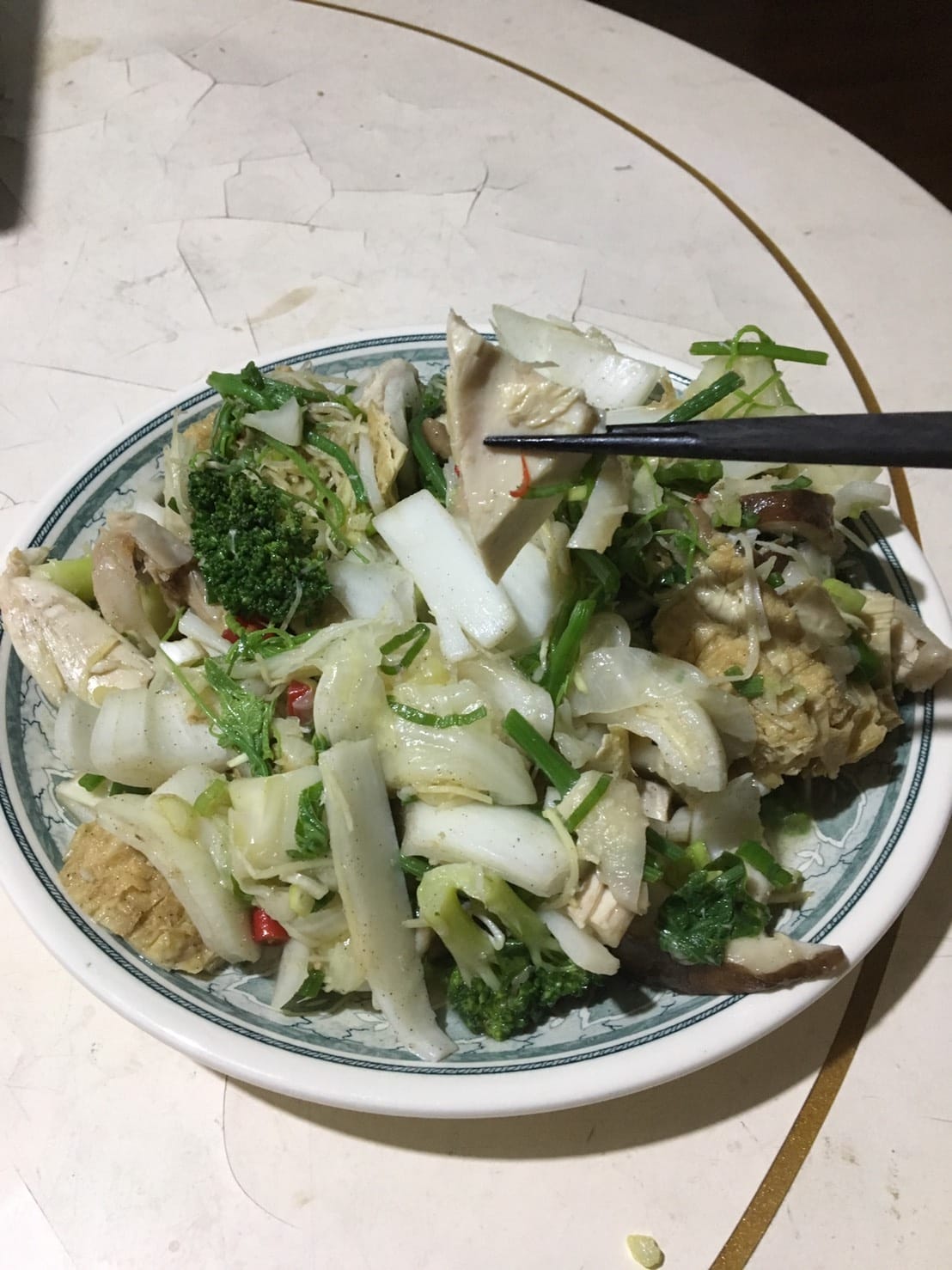 (新北新莊-美食)金雞母鹹水雞,平價、份量多~老闆很nice,靠近新莊運動公園。邊打棒球邊吃最對味!!!!!﹝已歇業﹞