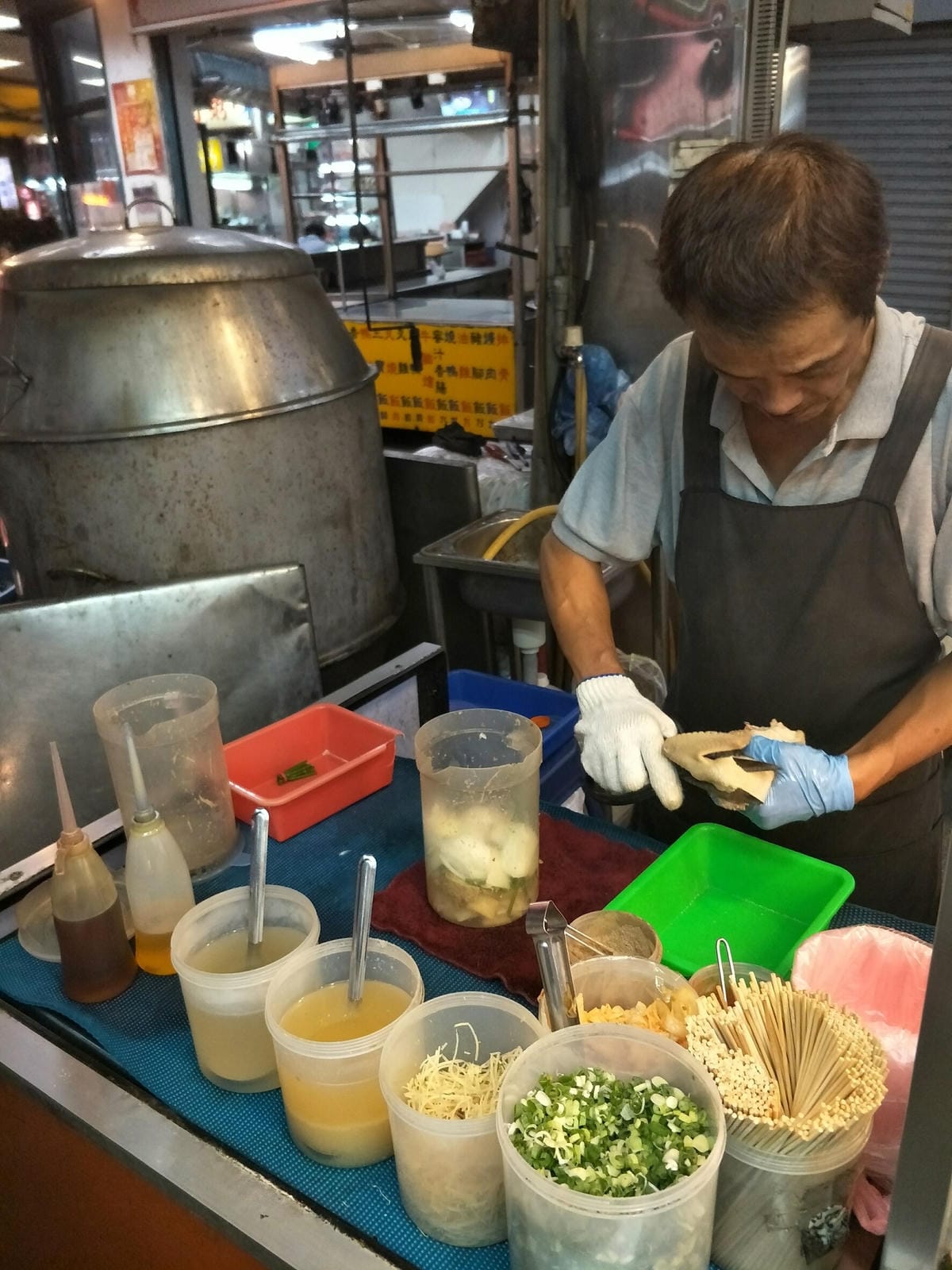 (新北新莊-美食)金雞母鹹水雞,平價、份量多~老闆很nice,靠近新莊運動公園。邊打棒球邊吃最對味!!!!!﹝已歇業﹞