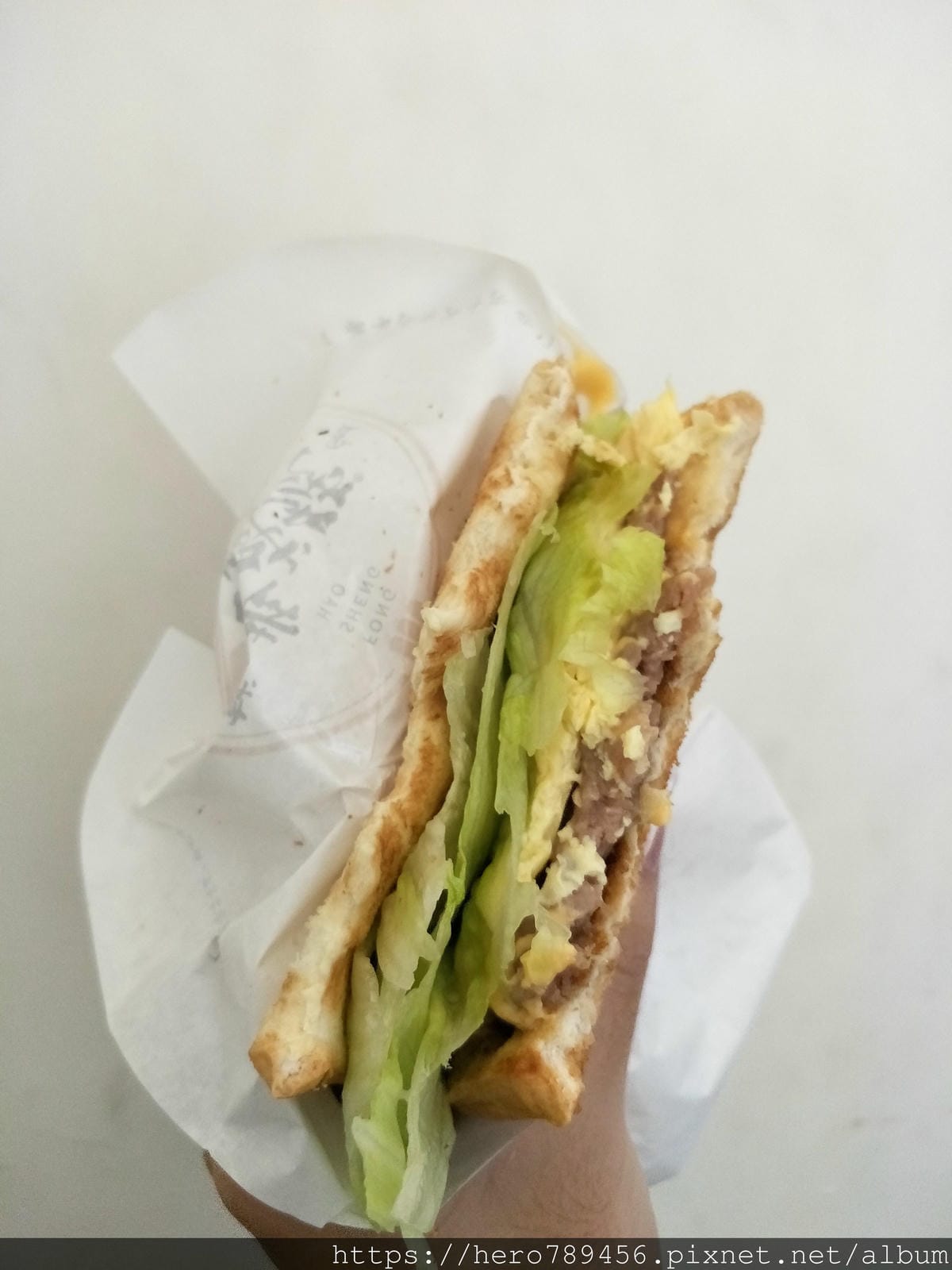 (台北士林美食)豐盛號，台北必吃十大早餐美食之一。炭烤吐司~高大鮮奶茶