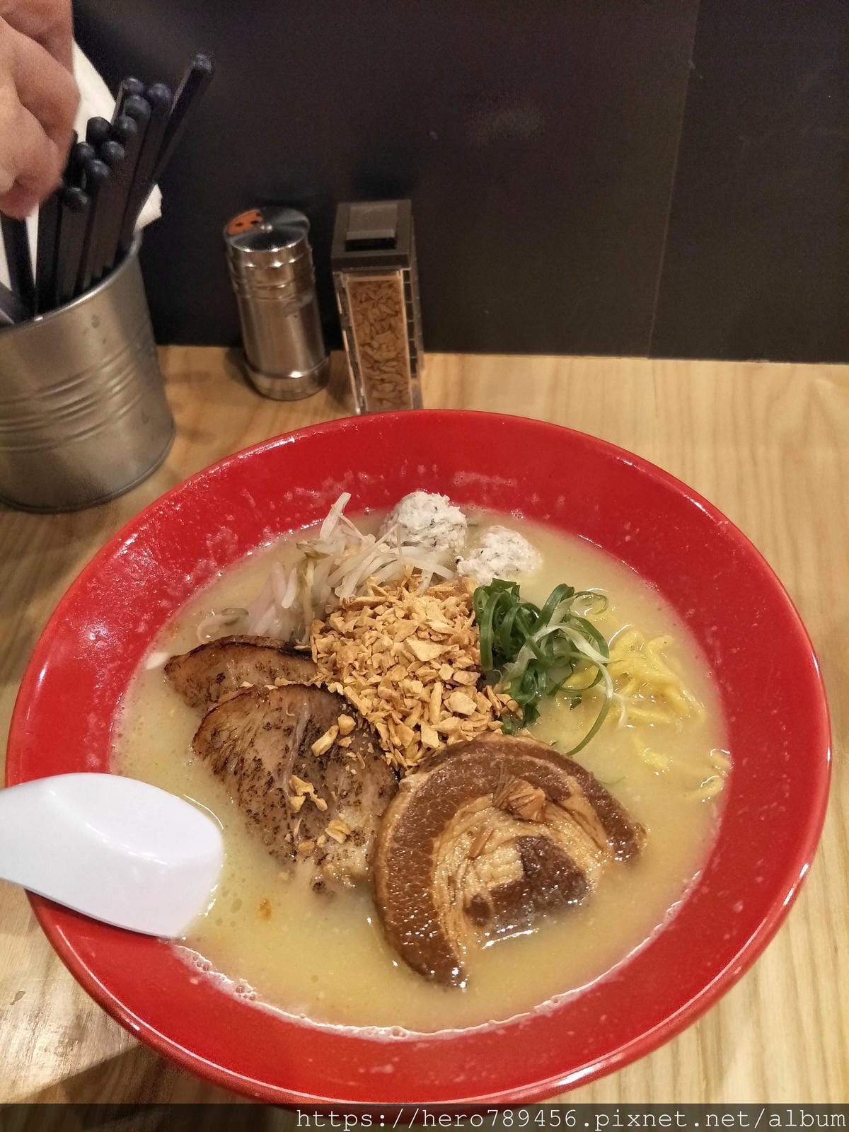 (台北西門美食)鳥人拉麵~Totto Ramen西門店~超厚切雞叉燒~東區排隊美食