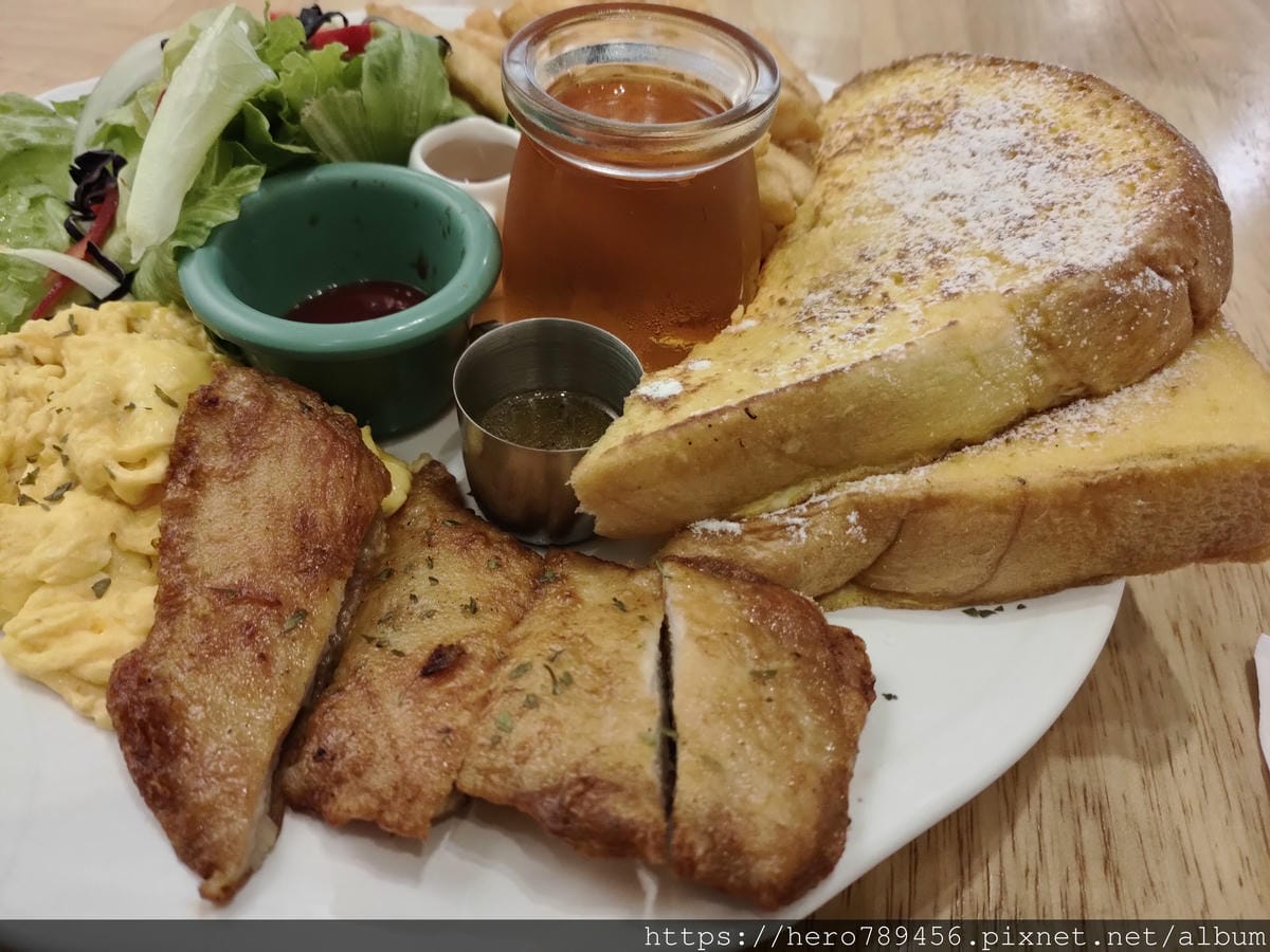 (新北新莊美食)糧好，新莊早午餐首選，魚池紅茶，假日必定客滿!!