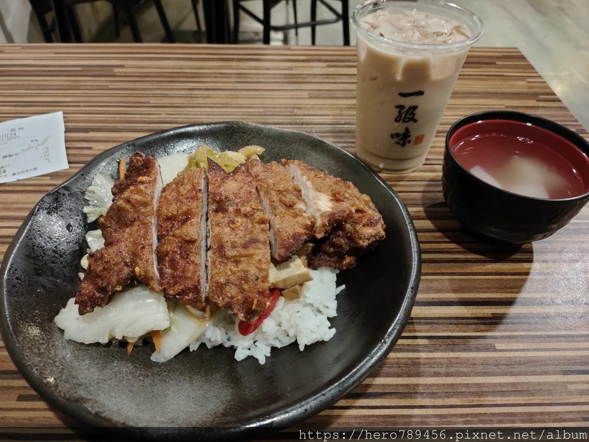 (台北西門美食)一級排骨，內行人才知道的巷弄美食。厚實又大塊~滿足感超夠!!