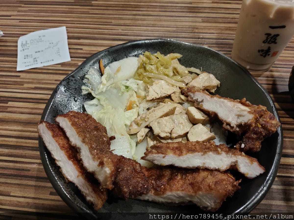 (台北西門美食)一級排骨，內行人才知道的巷弄美食。厚實又大塊~滿足感超夠!!