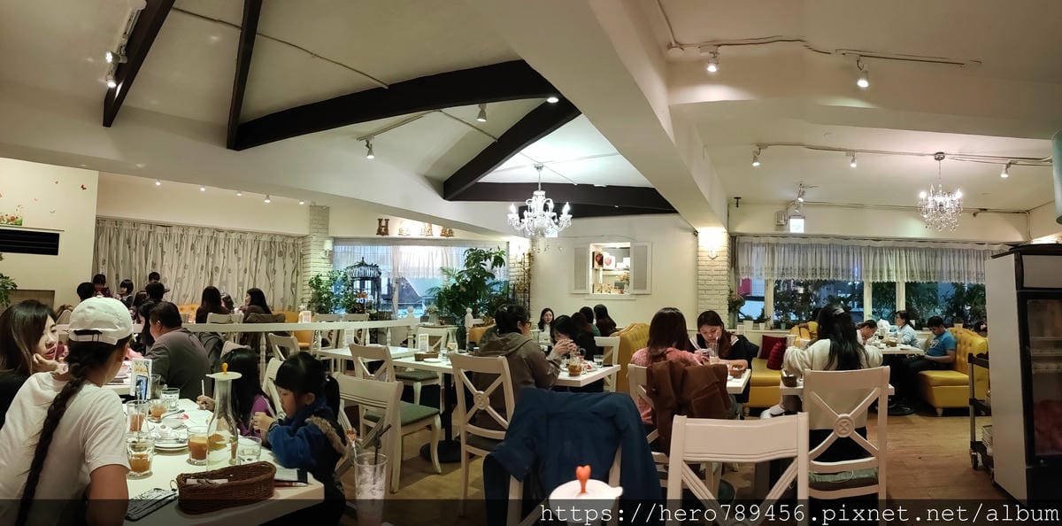 (台北西門美食)Oyami Cafe西門店- 西門町裡最受歡迎的下午茶店!!!義大利麵、燉飯、鬆餅……等等要什麼有什麼~~
