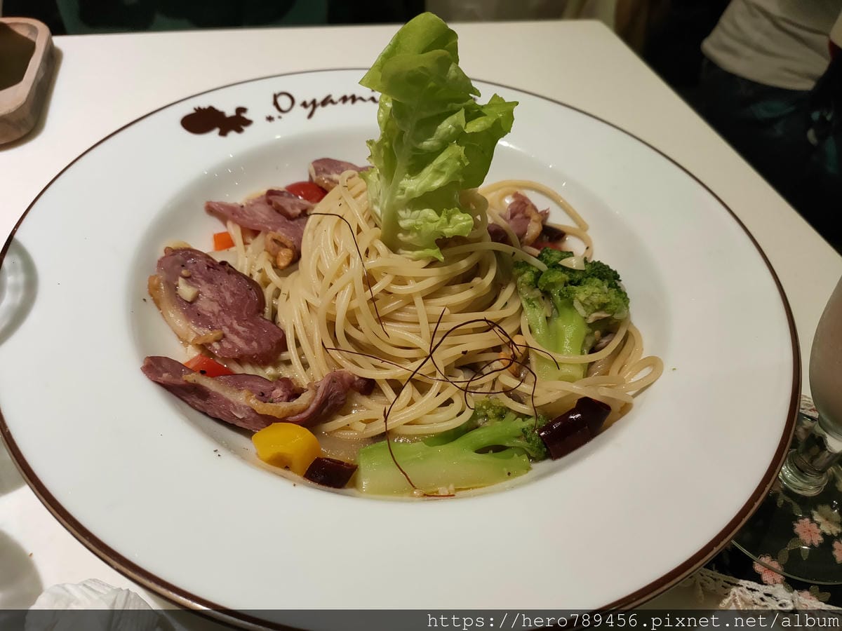 (台北西門美食)Oyami Cafe西門店- 西門町裡最受歡迎的下午茶店!!!義大利麵、燉飯、鬆餅……等等要什麼有什麼~~