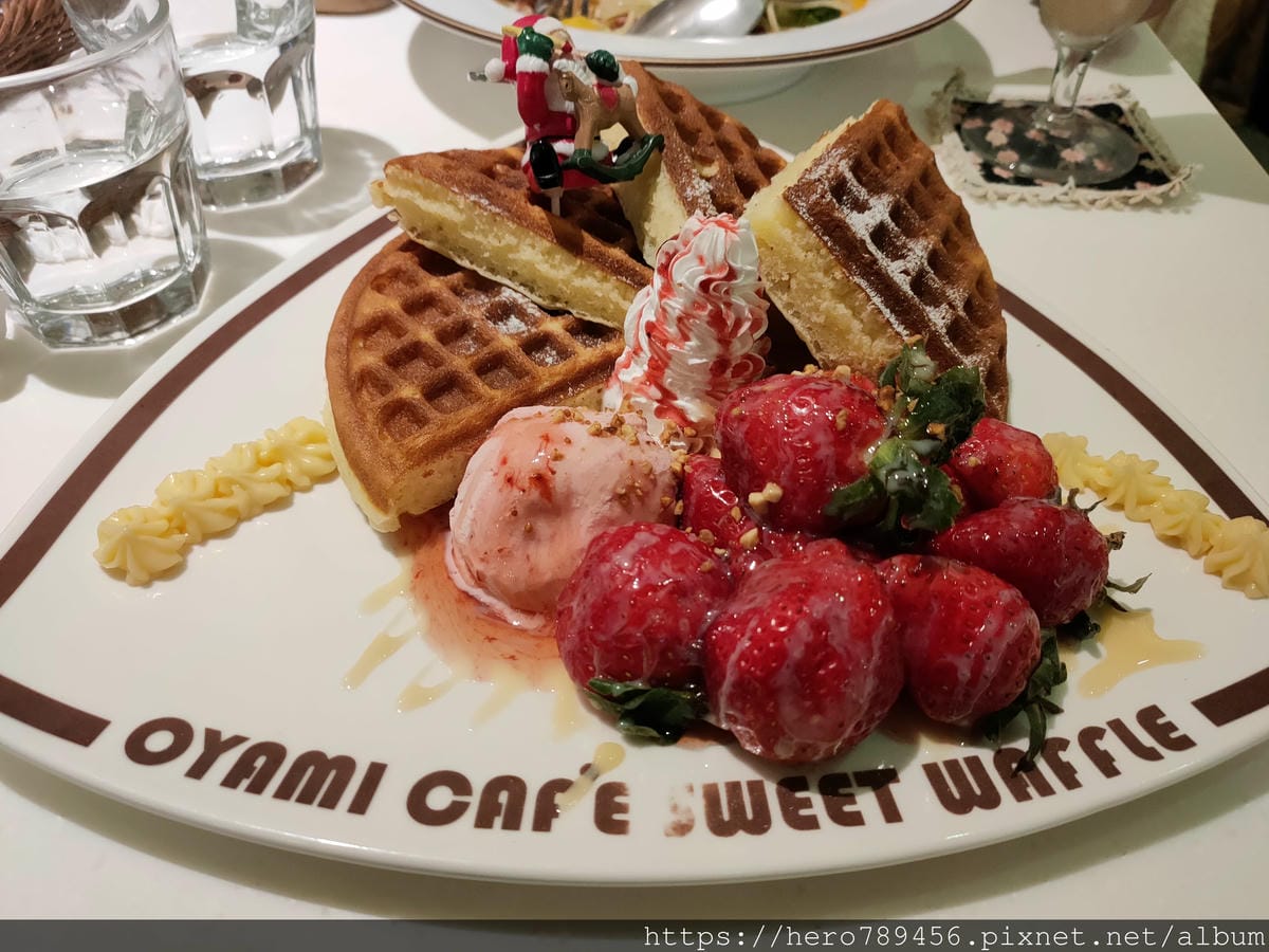 (台北西門美食)Oyami Cafe西門店- 西門町裡最受歡迎的下午茶店!!!義大利麵、燉飯、鬆餅……等等要什麼有什麼~~