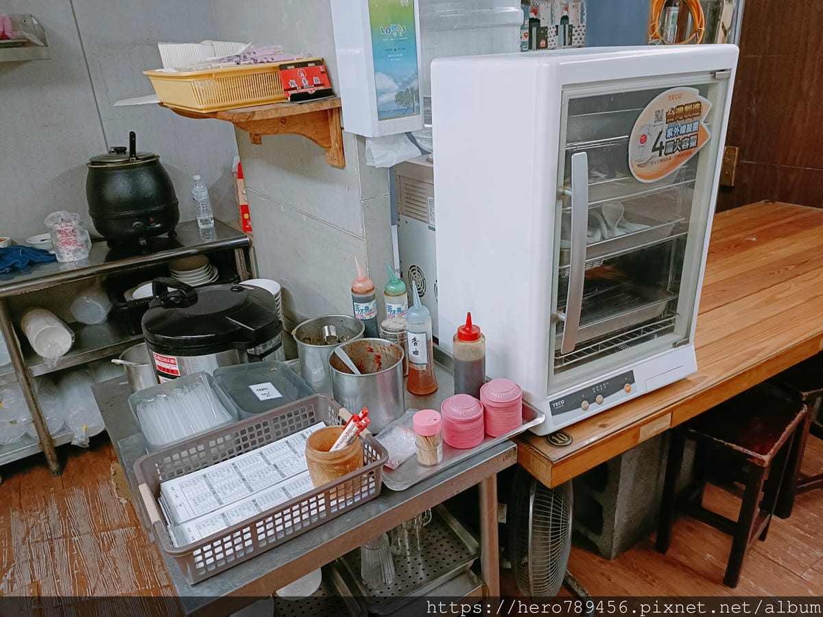 (新北板橋美食)板凳麵,隱身在板橋巷弄裡的眷村味,現點現擀的 (新北板橋美食)板凳麵,隱身在板橋巷弄裡的眷村味,現點現擀的