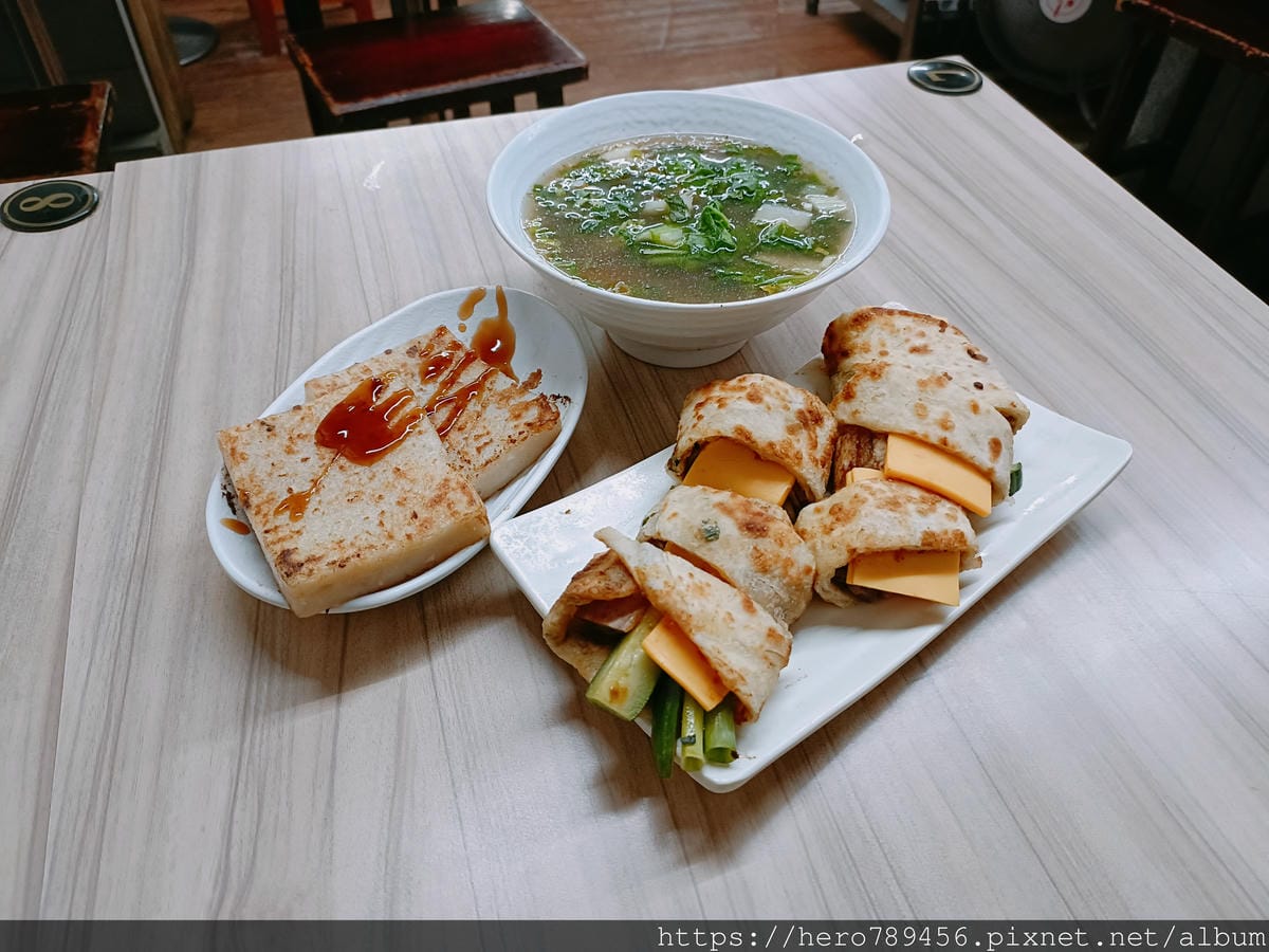(新北板橋美食)板凳麵,隱身在板橋巷弄裡的眷村味,現點現擀的 (新北板橋美食)板凳麵,隱身在板橋巷弄裡的眷村味,現點現擀的