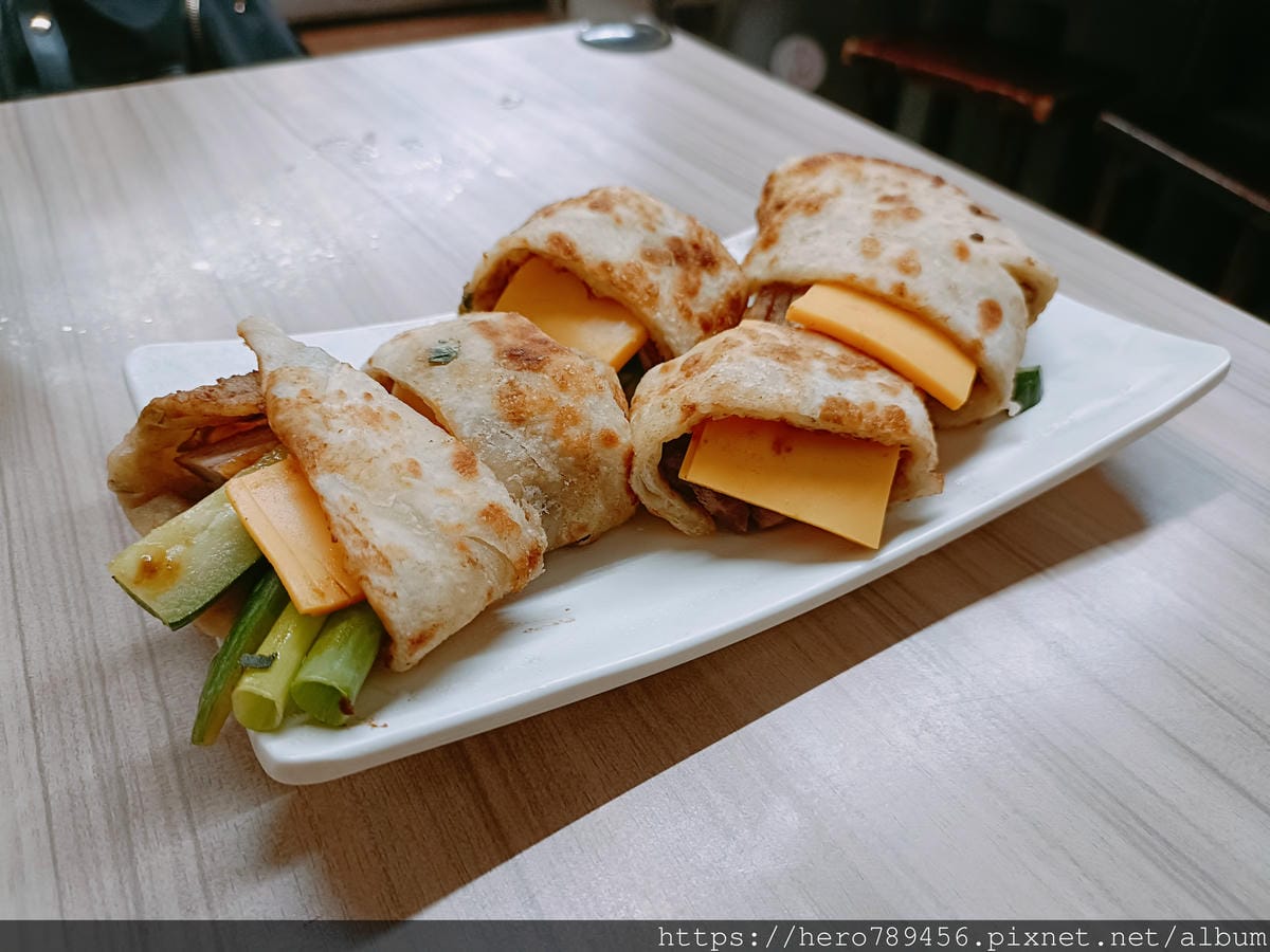 (新北板橋美食)板凳麵,隱身在板橋巷弄裡的眷村味,現點現擀的 (新北板橋美食)板凳麵,隱身在板橋巷弄裡的眷村味,現點現擀的