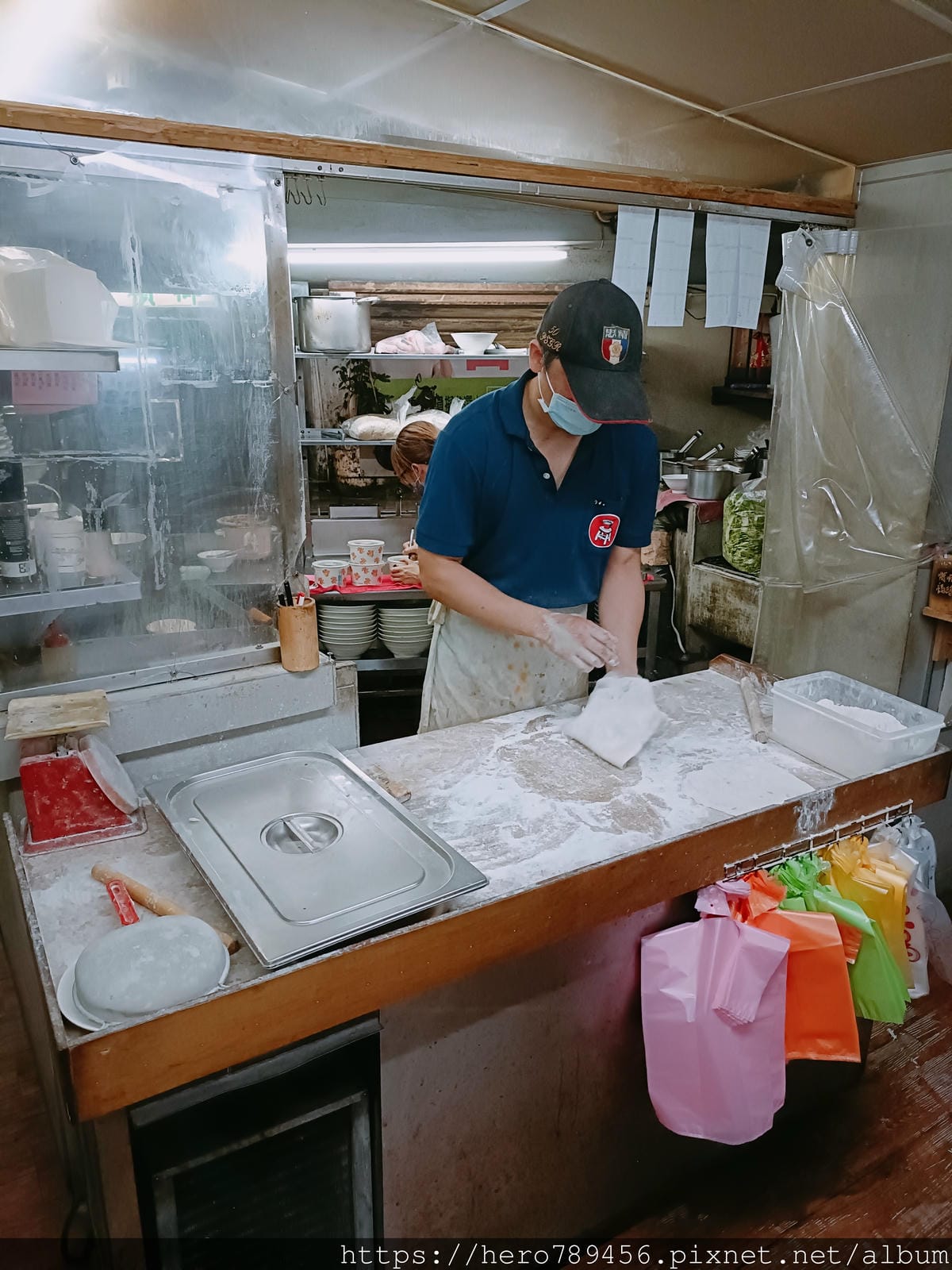 (新北板橋美食)板凳麵,隱身在板橋巷弄裡的眷村味,現點現擀的 (新北板橋美食)板凳麵,隱身在板橋巷弄裡的眷村味,現點現擀的
