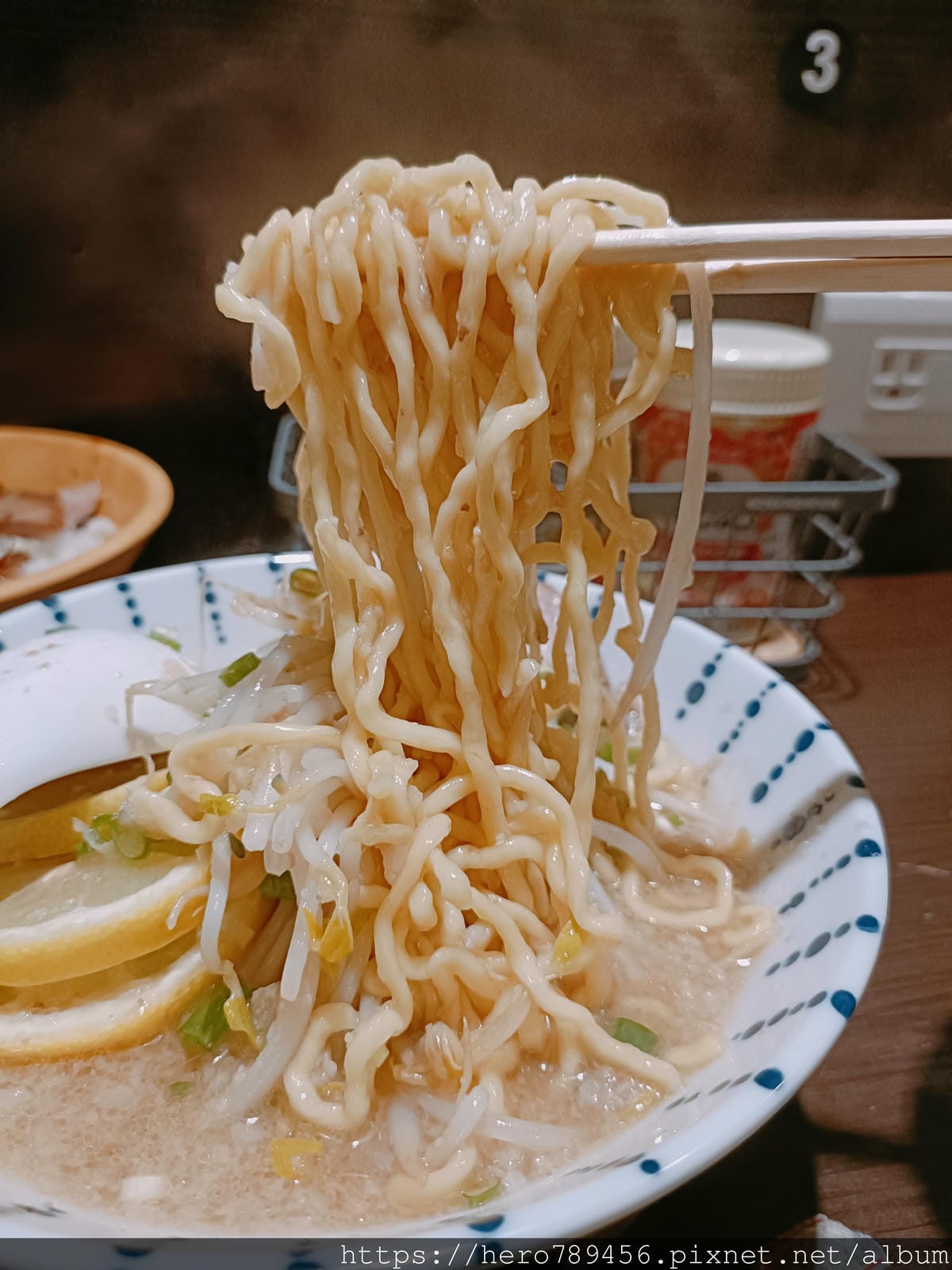 (台北萬華西門美食)芮芮ラーメン拉麵,這價格我還以為老闆是在 (台北萬華西門美食)芮芮ラーメン拉麵,這價格我還以為老闆是在