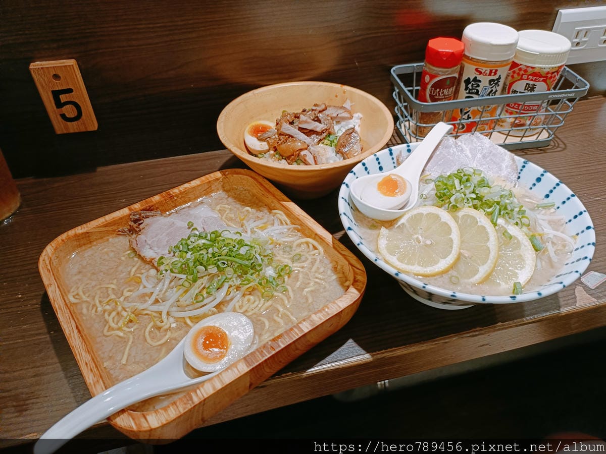 (台北萬華西門美食)芮芮ラーメン拉麵,這價格我還以為老闆是在 (台北萬華西門美食)芮芮ラーメン拉麵,這價格我還以為老闆是在