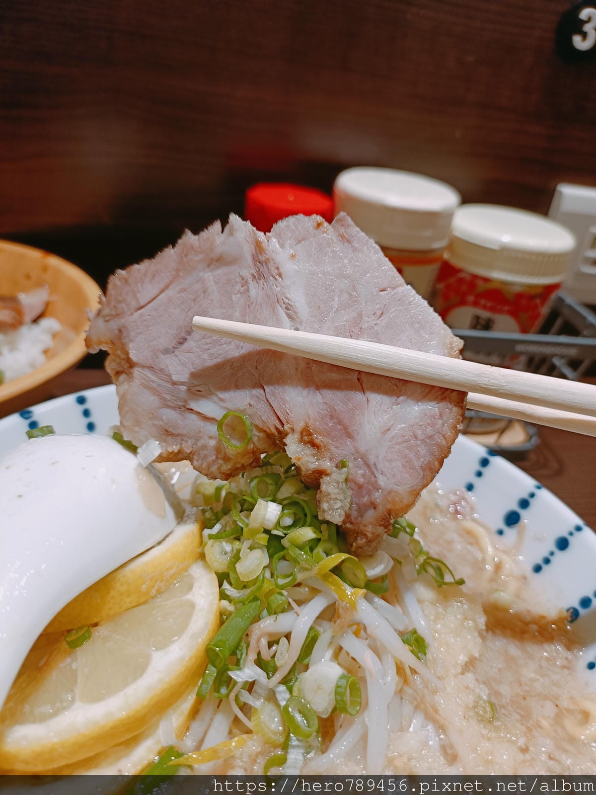 (台北萬華西門美食)芮芮ラーメン拉麵,這價格我還以為老闆是在 (台北萬華西門美食)芮芮ラーメン拉麵,這價格我還以為老闆是在