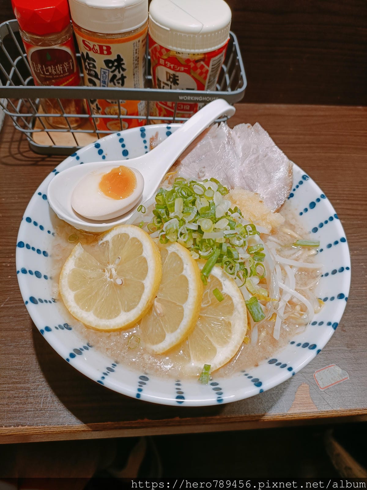 (台北萬華西門美食)芮芮ラーメン拉麵,這價格我還以為老闆是在 (台北萬華西門美食)芮芮ラーメン拉麵,這價格我還以為老闆是在