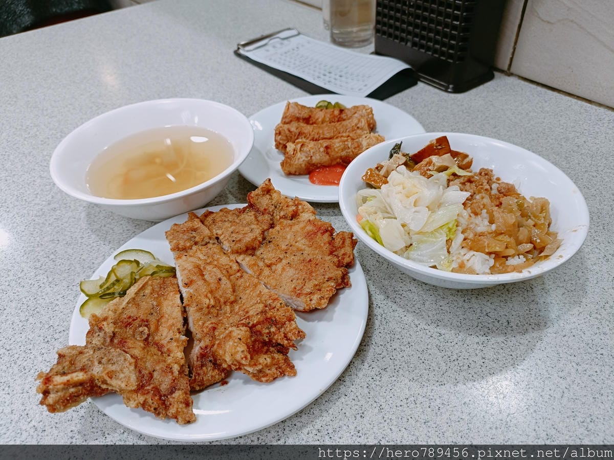(台北萬華西門美食)金園排骨萬年店,西門町裡人氣爆棚的排骨飯 (台北萬華西門美食)金園排骨萬年店,西門町裡人氣爆棚的排骨飯