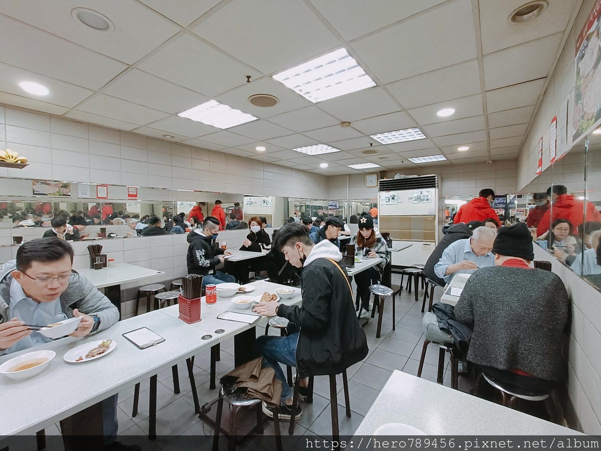 (台北萬華西門美食)金園排骨萬年店,西門町裡人氣爆棚的排骨飯 (台北萬華西門美食)金園排骨萬年店,西門町裡人氣爆棚的排骨飯