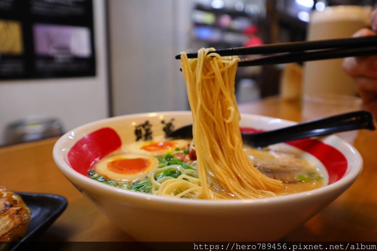 (日本太宰府美食)暖暮 駅前店,曾獲選九州NO.1的拉麵殊榮 (日本太宰府美食)暖暮 駅前店,曾獲選九州NO.1的拉麵殊榮