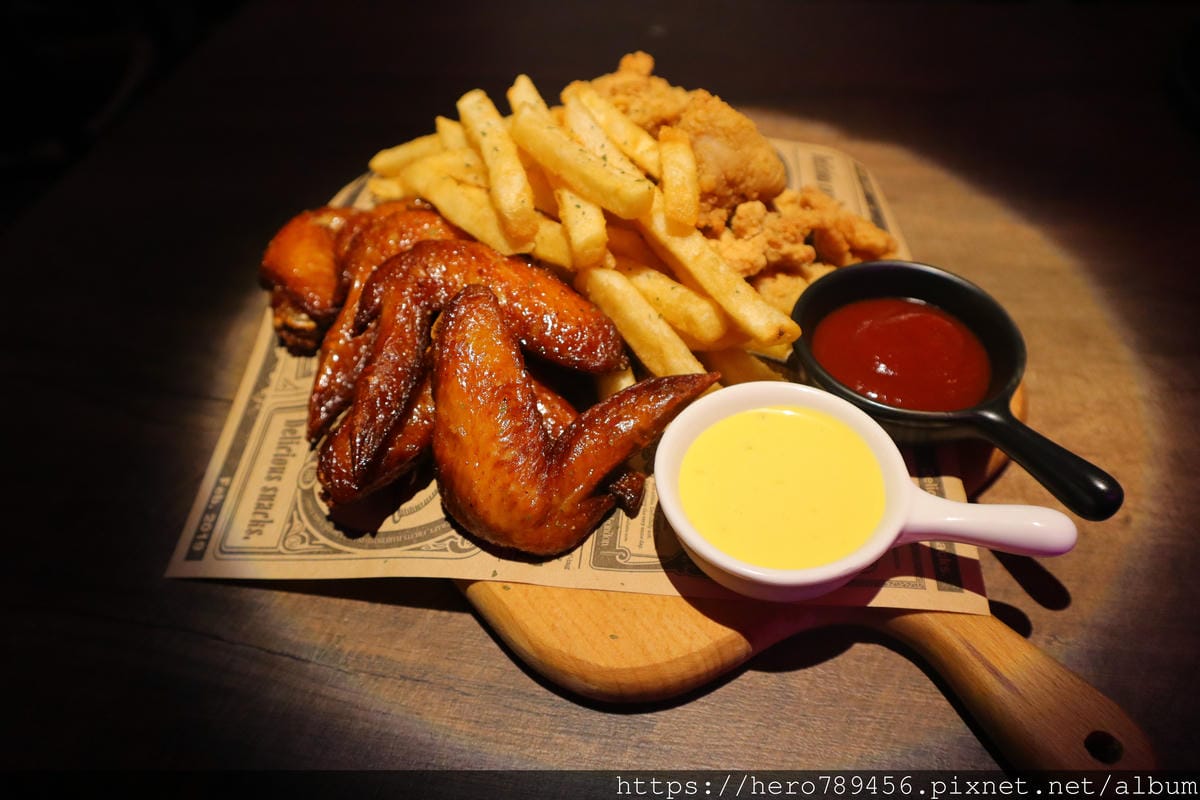 (台北萬華西門美食)RayDarts.Taipei bar, (台北萬華西門美食)RayDarts.Taipei bar,
