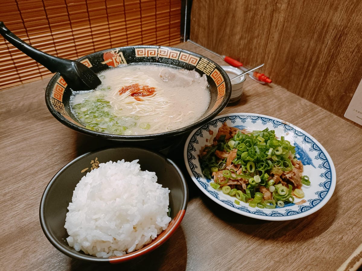 (福岡餐廳)一蘭 本社總本店,拉麵迷朝聖景點,24hrs營業 (福岡餐廳)一蘭 本社總本店,拉麵迷朝聖景點,24hrs營業