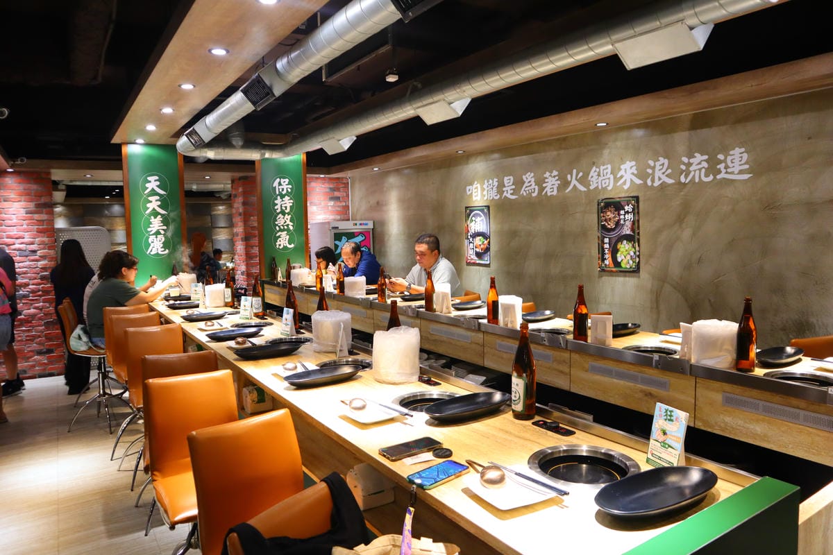(新北新莊美食)狂一鍋-新莊八德店,台味十足的桌邊爆炒噴火秀 (新北新莊美食)狂一鍋-新莊八德店,台味十足的桌邊爆炒噴火秀