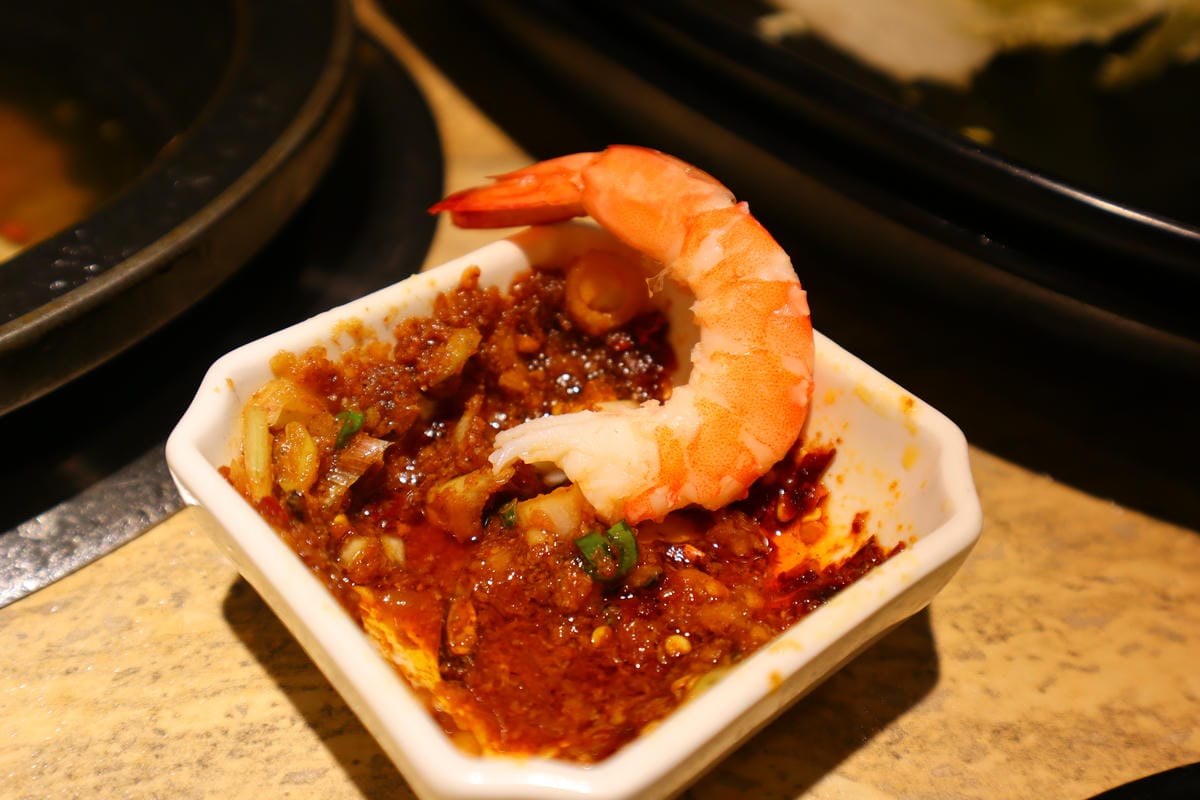 (新北新莊美食)狂一鍋-新莊八德店,台味十足的桌邊爆炒噴火秀 (新北新莊美食)狂一鍋-新莊八德店,台味十足的桌邊爆炒噴火秀