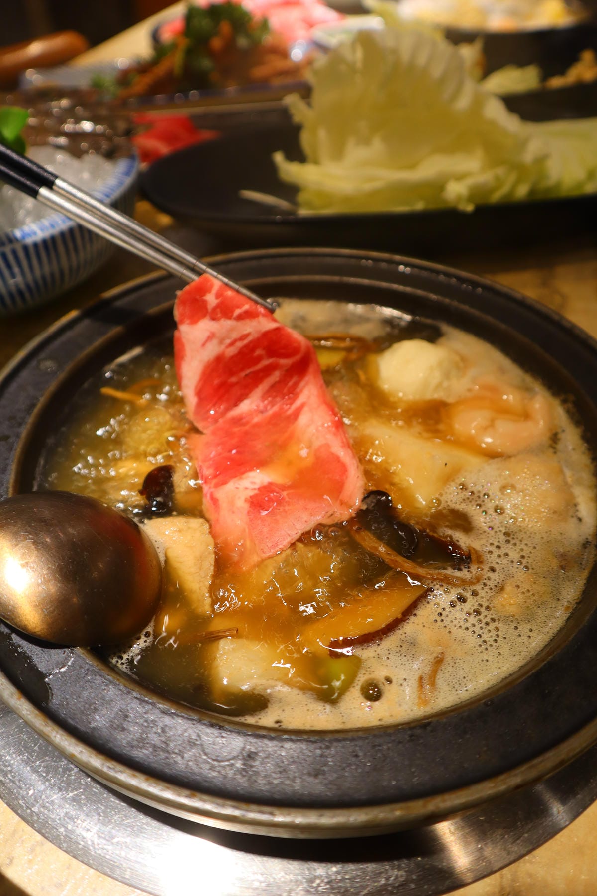 (新北新莊美食)狂一鍋-新莊八德店,台味十足的桌邊爆炒噴火秀 (新北新莊美食)狂一鍋-新莊八德店,台味十足的桌邊爆炒噴火秀