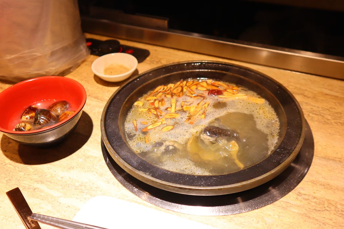 (新北新莊美食)狂一鍋-新莊八德店,台味十足的桌邊爆炒噴火秀 (新北新莊美食)狂一鍋-新莊八德店,台味十足的桌邊爆炒噴火秀