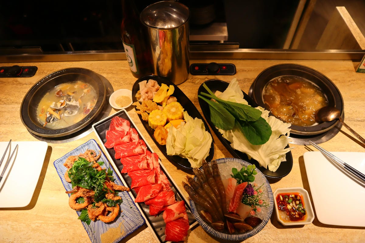 (新北新莊美食)狂一鍋-新莊八德店,台味十足的桌邊爆炒噴火秀 (新北新莊美食)狂一鍋-新莊八德店,台味十足的桌邊爆炒噴火秀