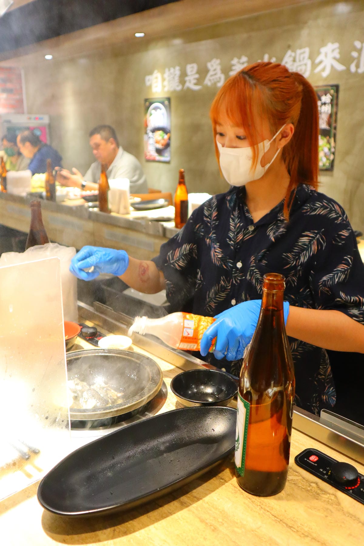 (新北新莊美食)狂一鍋-新莊八德店,台味十足的桌邊爆炒噴火秀 (新北新莊美食)狂一鍋-新莊八德店,台味十足的桌邊爆炒噴火秀