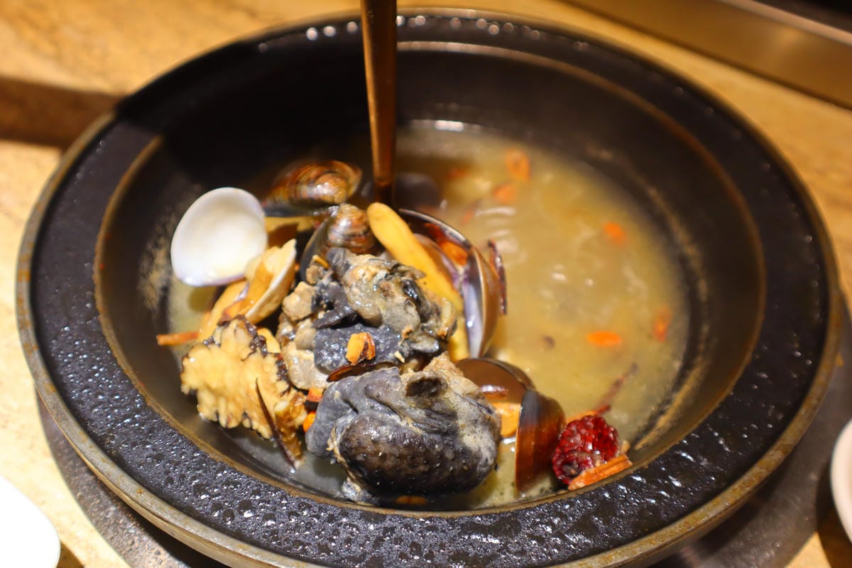 (新北新莊美食)狂一鍋-新莊八德店,台味十足的桌邊爆炒噴火秀 (新北新莊美食)狂一鍋-新莊八德店,台味十足的桌邊爆炒噴火秀