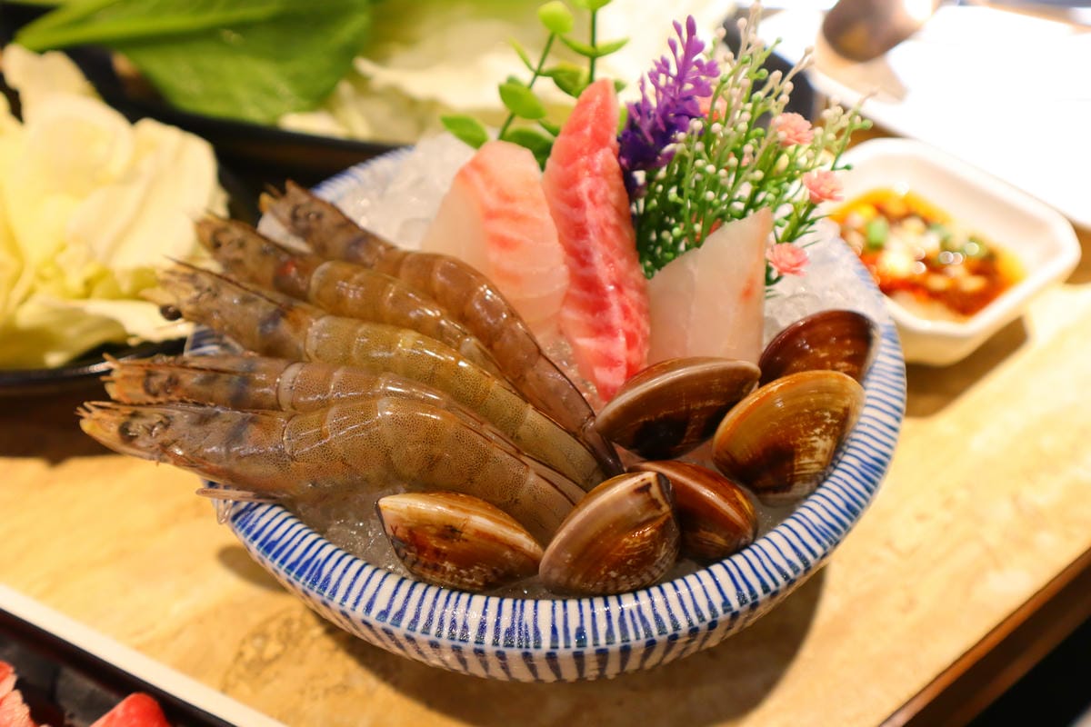 (新北新莊美食)狂一鍋-新莊八德店,台味十足的桌邊爆炒噴火秀 (新北新莊美食)狂一鍋-新莊八德店,台味十足的桌邊爆炒噴火秀