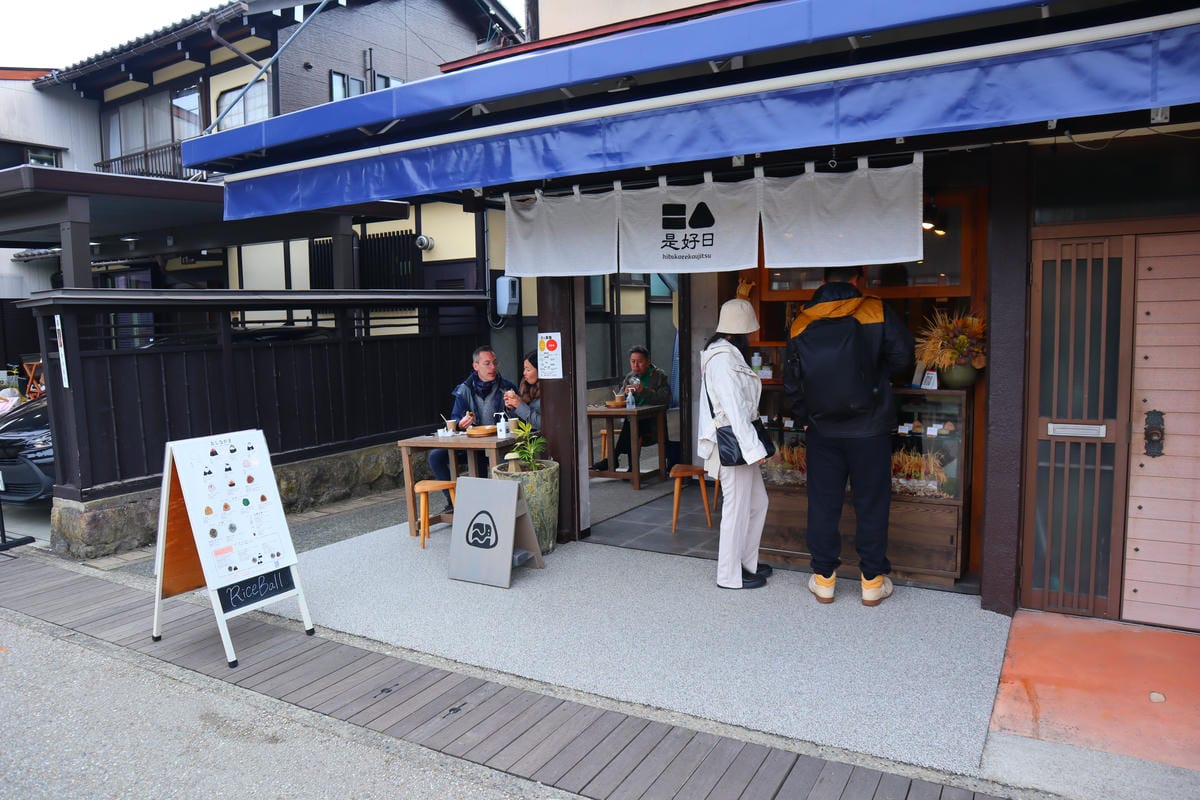 (日本歧阜高山景點)宮川朝市,位於宮川河畔旁的早上市集,有著 (日本歧阜高山景點)宮川朝市,位於宮川河畔旁的早上市集,有著