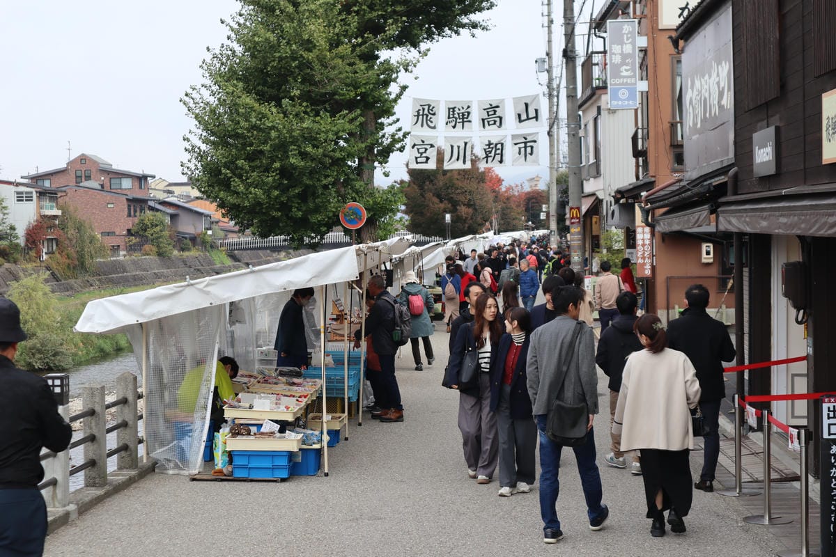 (日本歧阜高山景點)宮川朝市,位於宮川河畔旁的早上市集,有著 (日本歧阜高山景點)宮川朝市,位於宮川河畔旁的早上市集,有著
