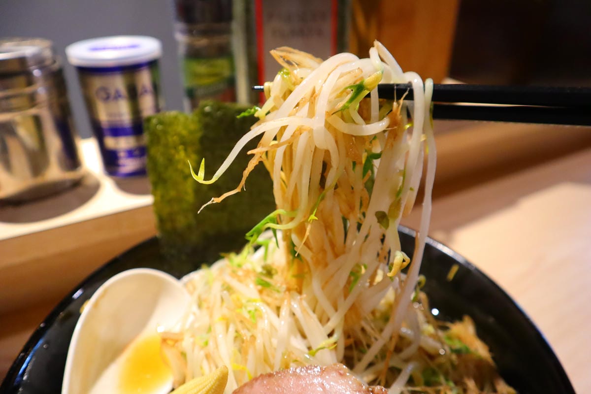 (新北板橋餐廳)宋囍拉麵 らーめん, 老闆有點像是鄰家大哥型 (新北板橋餐廳)宋囍拉麵 らーめん, 老闆有點像是鄰家大哥型
