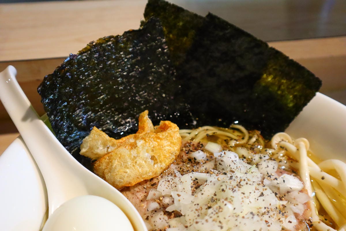 (新北板橋餐廳)宋囍拉麵 らーめん, 老闆有點像是鄰家大哥型 (新北板橋餐廳)宋囍拉麵 らーめん, 老闆有點像是鄰家大哥型