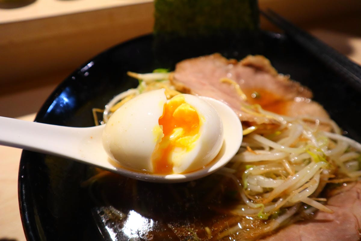 (新北板橋餐廳)宋囍拉麵 らーめん, 老闆有點像是鄰家大哥型 (新北板橋餐廳)宋囍拉麵 らーめん, 老闆有點像是鄰家大哥型