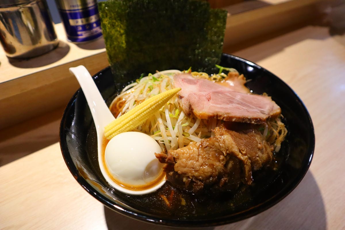 (新北板橋餐廳)宋囍拉麵 らーめん, 老闆有點像是鄰家大哥型 (新北板橋餐廳)宋囍拉麵 らーめん, 老闆有點像是鄰家大哥型