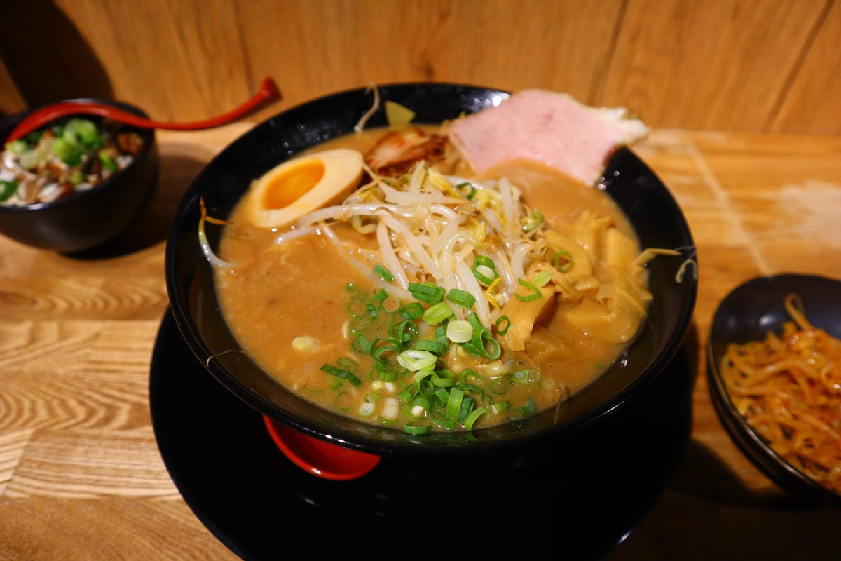 (新北板橋餐廳)豚人拉麵 板橋真龍店，$250就能品嘗到來自