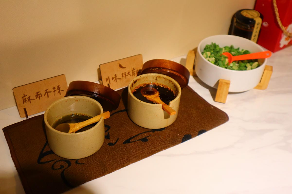 (新北新莊餐廳)麻入口(原:麻麻號),排骨鴨血豆腐專賣,首創 (新北新莊餐廳)麻入口(原:麻麻號),排骨鴨血豆腐專賣,首創