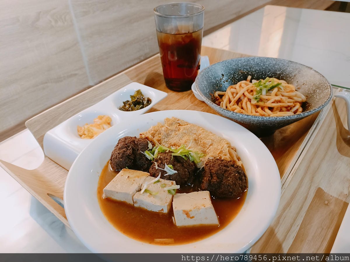 (新北新莊餐廳)麻入口(原:麻麻號),排骨鴨血豆腐專賣,首創 (新北新莊餐廳)麻入口(原:麻麻號),排骨鴨血豆腐專賣,首創