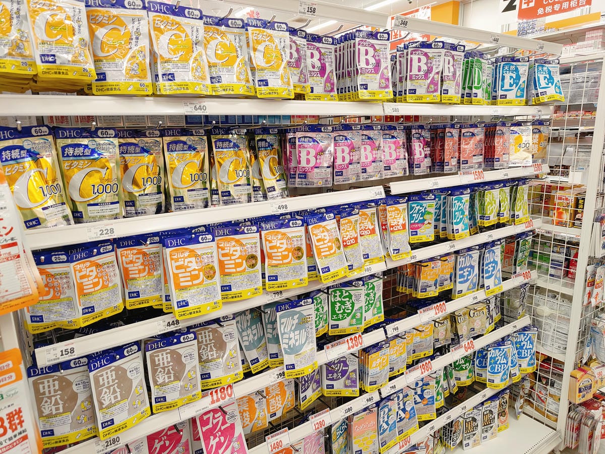 (福岡旅遊)大國藥妝-ダイコクドラッグ天神西通り店,相較隔壁 (福岡旅遊)大國藥妝-ダイコクドラッグ天神西通り店,相較隔壁