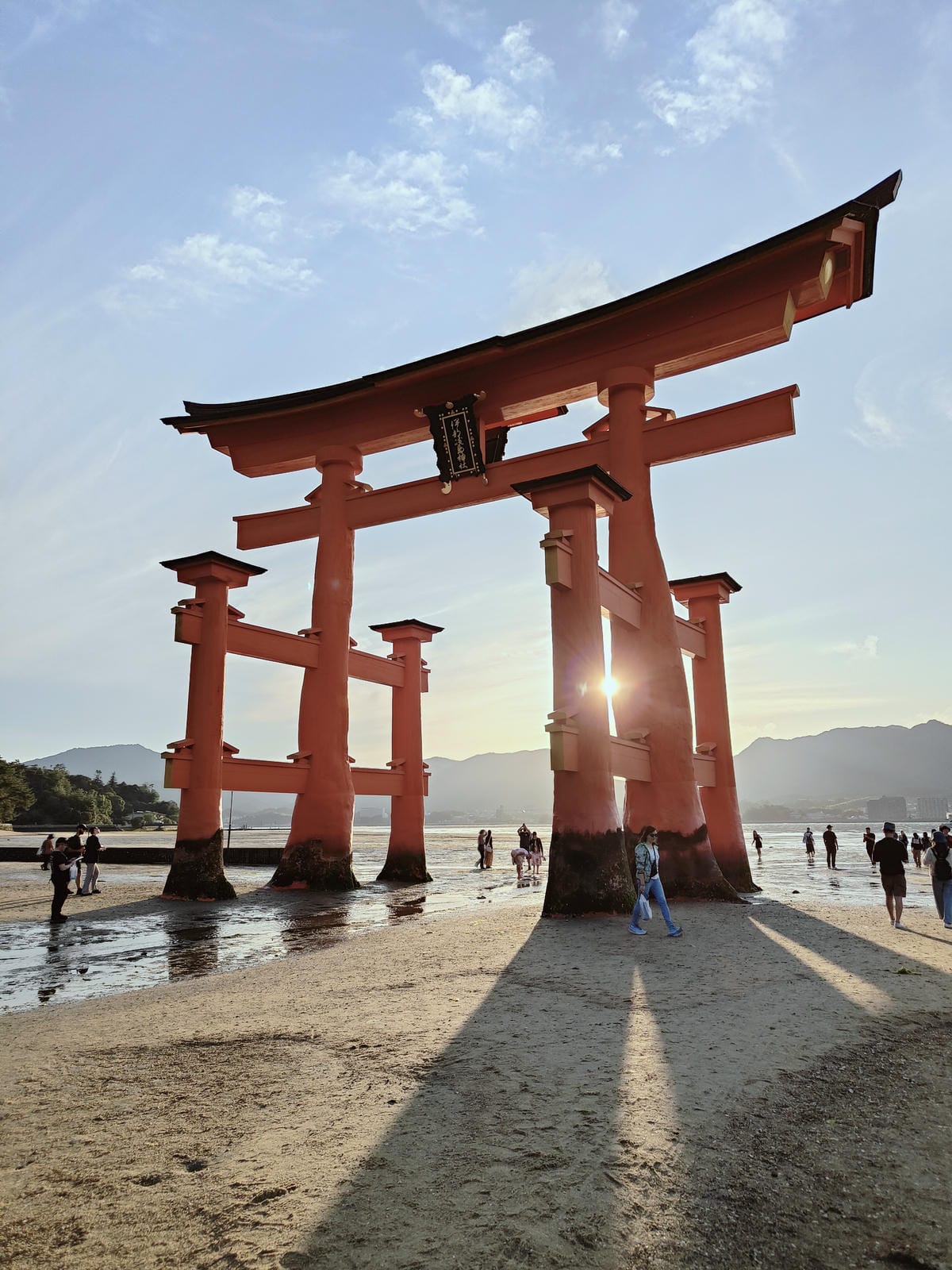 (廣島旅遊)嚴島神社,日本三大景之一,漂浮在海上的大鳥居,超 (廣島旅遊)嚴島神社,日本三大景之一,漂浮在海上的大鳥居,超