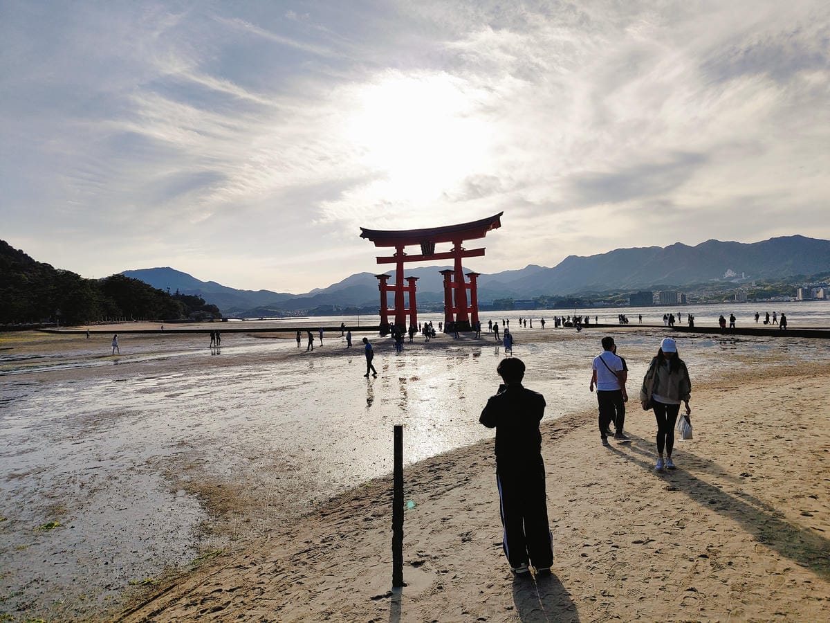 (廣島旅遊)嚴島神社,日本三大景之一,漂浮在海上的大鳥居,超 (廣島旅遊)嚴島神社,日本三大景之一,漂浮在海上的大鳥居,超