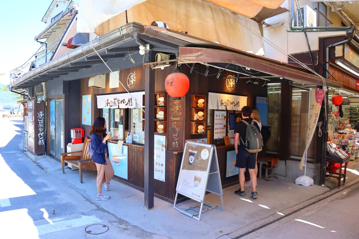 (廣島旅遊)宮島表参道商店街必吃美食,從炸紅葉饅頭、沁涼檸檬 (廣島旅遊)宮島表参道商店街必吃美食,從炸紅葉饅頭、沁涼檸檬