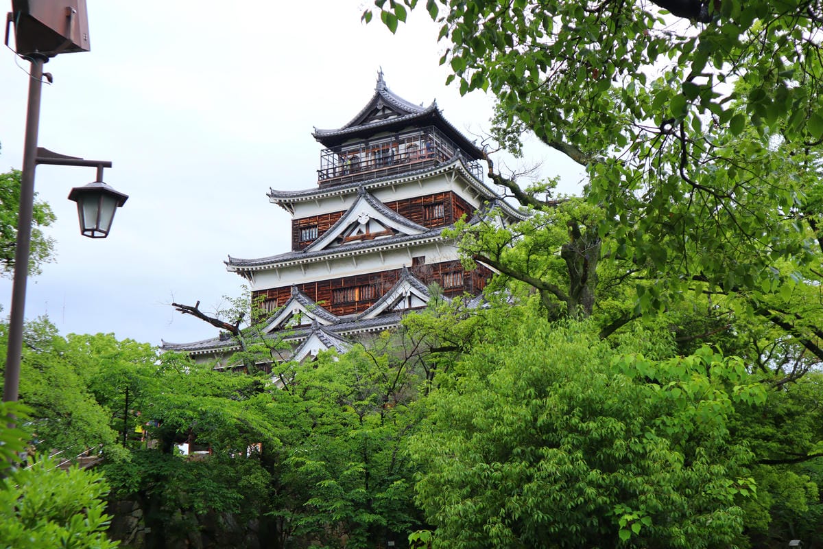 (廣島旅遊)廣島城、廣島護國神社,雖然是二戰後重建,但登上樓 (廣島旅遊)廣島城、廣島護國神社,雖然是二戰後重建,但登上樓