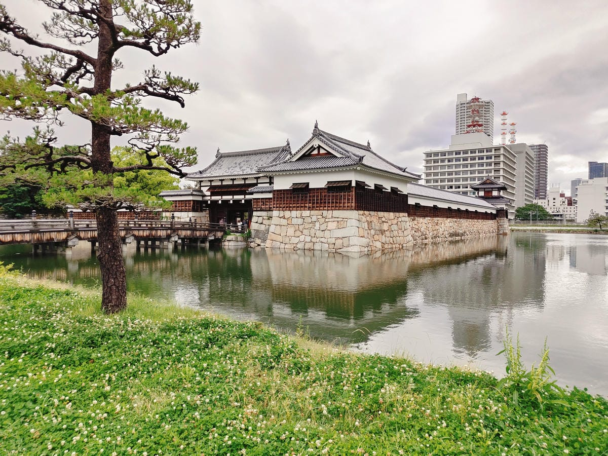 (廣島旅遊)廣島城、廣島護國神社,雖然是二戰後重建,但登上樓 (廣島旅遊)廣島城、廣島護國神社,雖然是二戰後重建,但登上樓