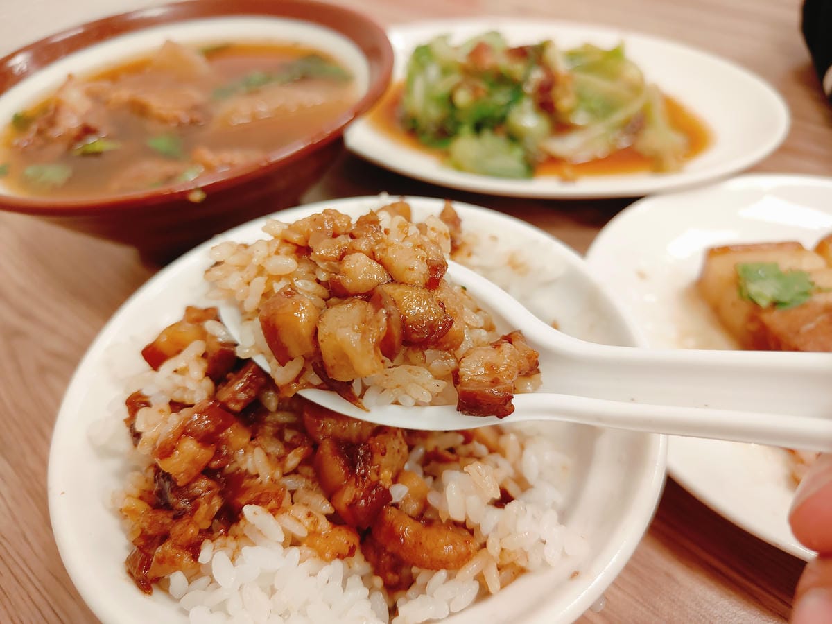 (新北新莊餐廳)大塊ㄟ魯肉飯,魯肉鹹香不油膩、排骨酥湯料多且 (新北新莊餐廳)大塊ㄟ魯肉飯,魯肉鹹香不油膩、排骨酥湯料多且