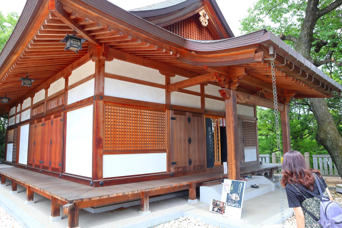 (倉敷旅遊)阿智神社，倉敷市區的山頂神社，擁有巨石和美麗紫藤