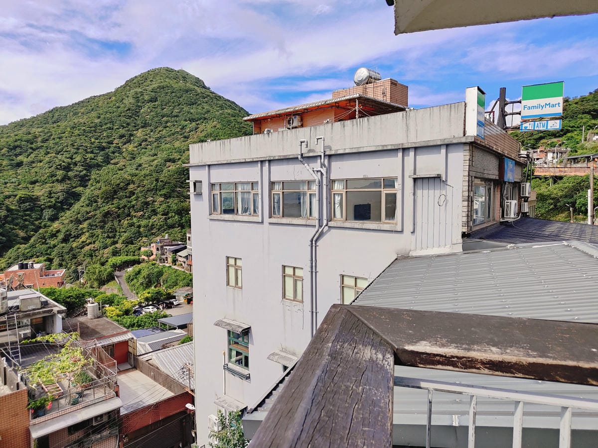 (新北瑞芳住宿)老街口海景民宿,下樓就是全家。離九份老街入口 (新北瑞芳住宿)老街口海景民宿,下樓就是全家。離九份老街入口